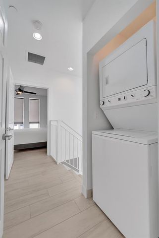 703 SE 16th Court, Fort Lauderdale, FL 33316