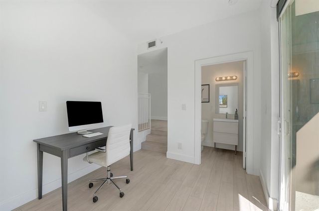 703 SE 16th Court, Fort Lauderdale, FL 33316