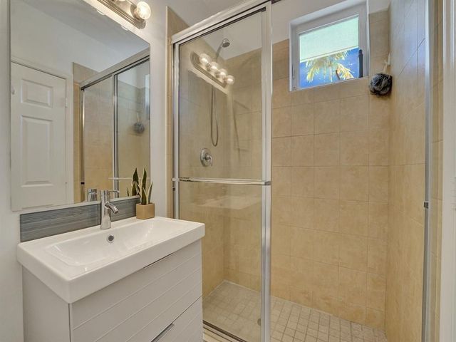 703 SE 16th Court, Fort Lauderdale, FL 33316