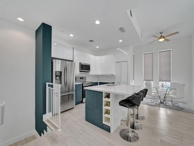 703 SE 16th Court, Fort Lauderdale, FL 33316