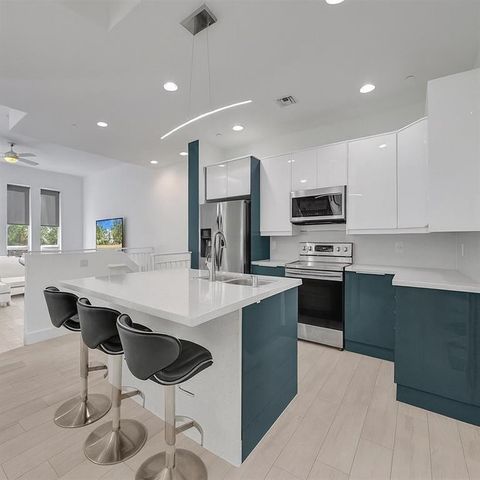 703 SE 16th Court, Fort Lauderdale, FL 33316