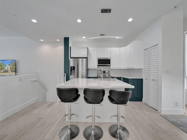 703 SE 16th Court, Fort Lauderdale, FL 33316