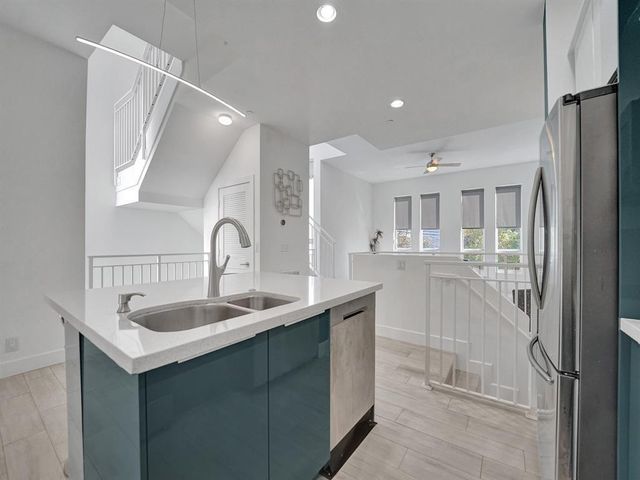 703 SE 16th Court, Fort Lauderdale, FL 33316