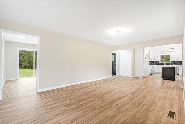 5944 Rose Hill Rd., Georgetown, SC 29440