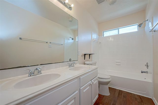 2422 Leanett Way, Pearland, TX 77584