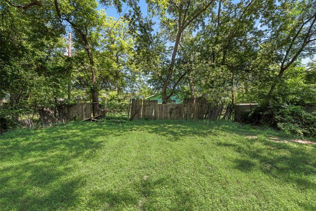 1327 E Baltimore Avenue, Fort Worth, TX 76104