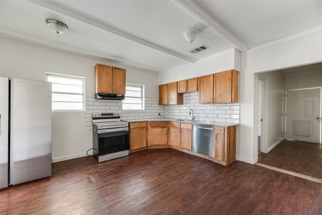 1327 E Baltimore Avenue, Fort Worth, TX 76104