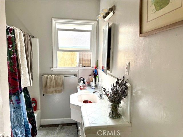 3936 Montclair, Los Angeles, CA 90018