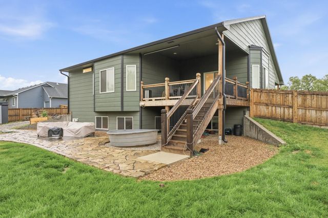 555 S Arbor Valley Way, Valley Center, KS 67147
