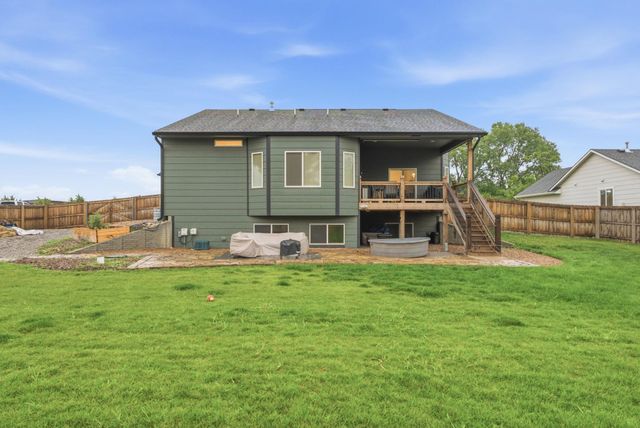 555 S Arbor Valley Way, Valley Center, KS 67147