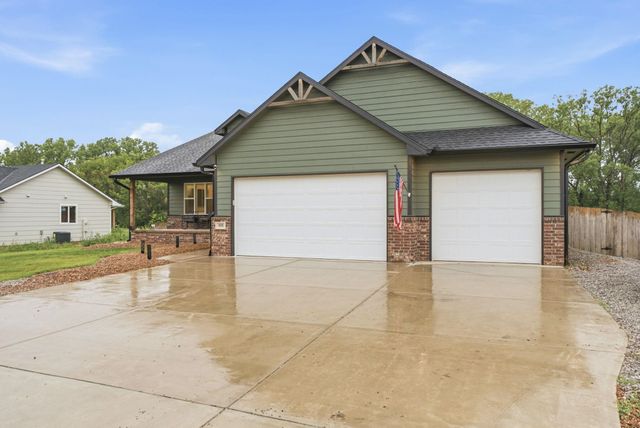555 S Arbor Valley Way, Valley Center, KS 67147