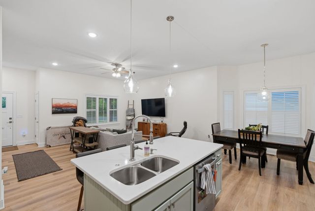 555 S Arbor Valley Way, Valley Center, KS 67147