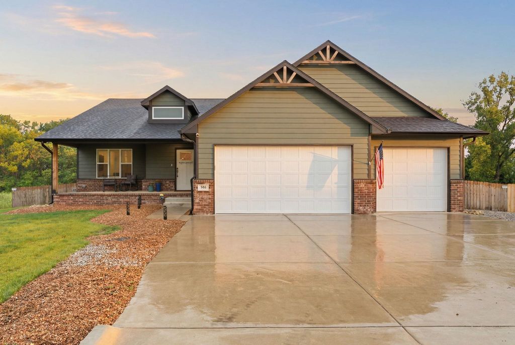 555 S Arbor Valley Way, Valley Center, KS 67147