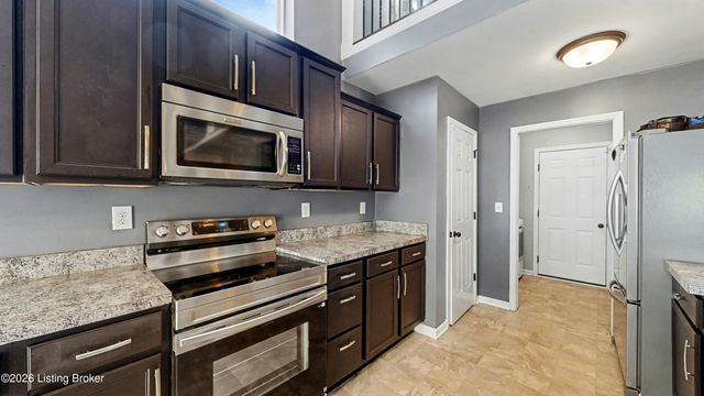 309 Rockcrest View Ct, Louisville, KY 40245