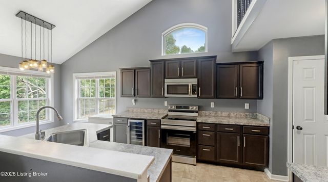 309 Rockcrest View Ct, Louisville, KY 40245