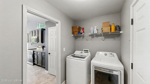 309 Rockcrest View Ct, Louisville, KY 40245