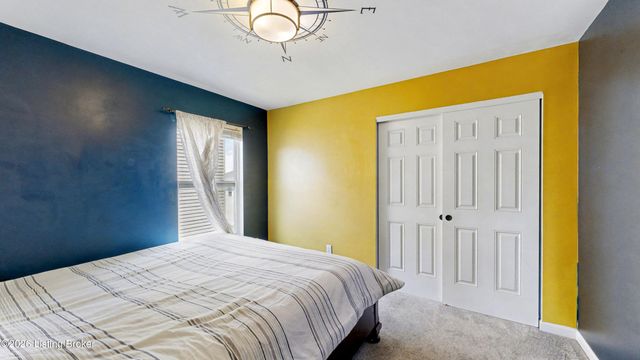 309 Rockcrest View Ct, Louisville, KY 40245