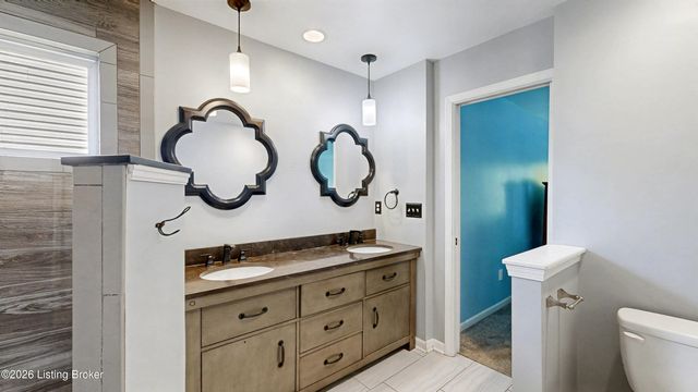 309 Rockcrest View Ct, Louisville, KY 40245