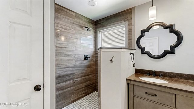 309 Rockcrest View Ct, Louisville, KY 40245