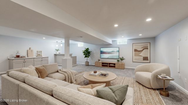 309 Rockcrest View Ct, Louisville, KY 40245