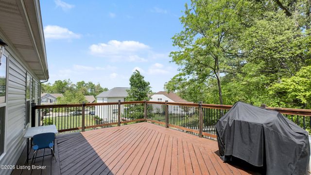 309 Rockcrest View Ct, Louisville, KY 40245