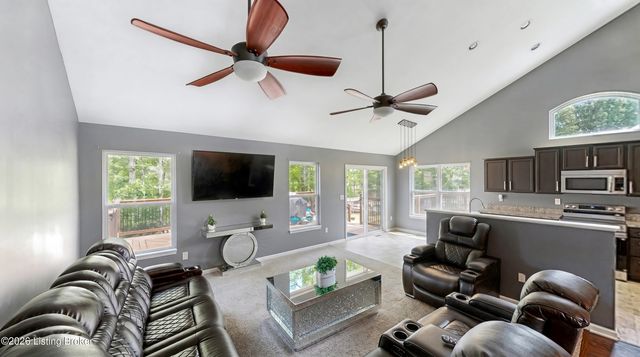 309 Rockcrest View Ct, Louisville, KY 40245