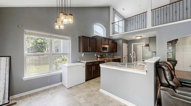 309 Rockcrest View Ct, Louisville, KY 40245