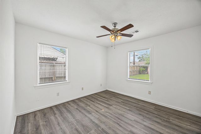 6633 W 43rd Street, Houston, TX 77092