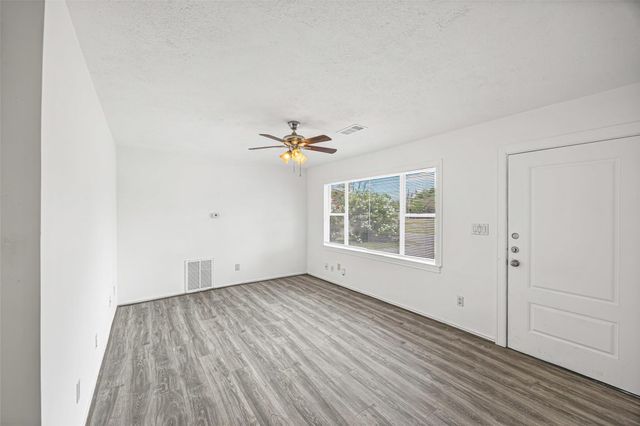 6633 W 43rd Street, Houston, TX 77092