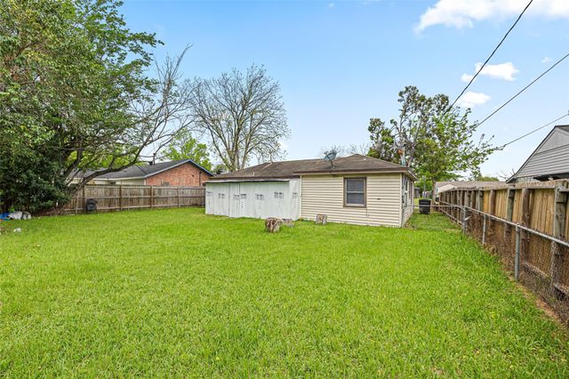 6633 W 43rd Street, Houston, TX 77092