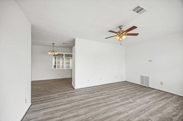 6633 W 43rd Street, Houston, TX 77092