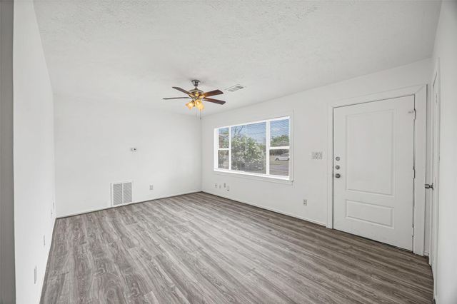 6633 W 43rd Street, Houston, TX 77092