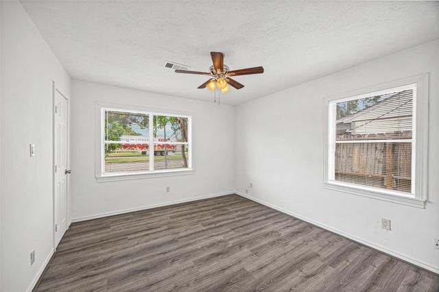 6633 W 43rd Street, Houston, TX 77092