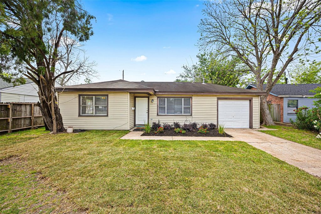 6633 W 43rd Street, Houston, TX 77092