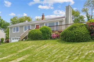 9 Algonquin Drive, Middletown, RI 02842