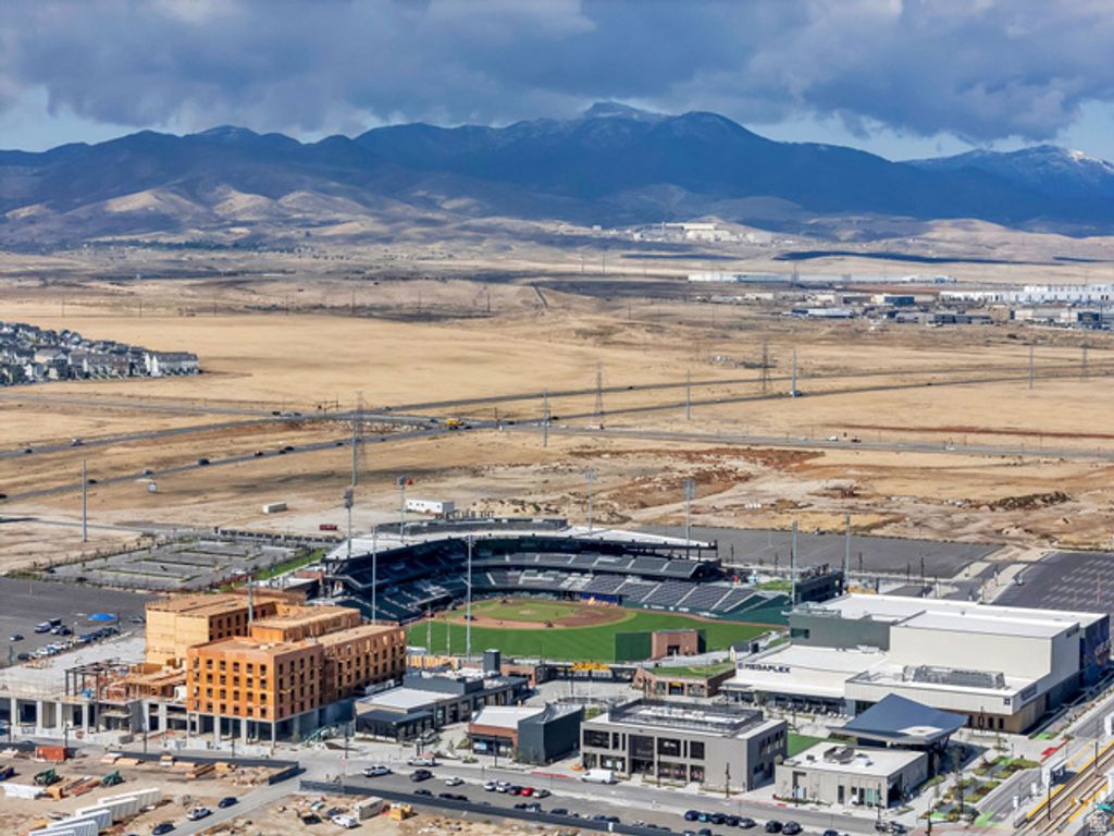 Image 20 of property listing at 5192 W BLACK TWIG DR #D306, South Jordan, UT 84009