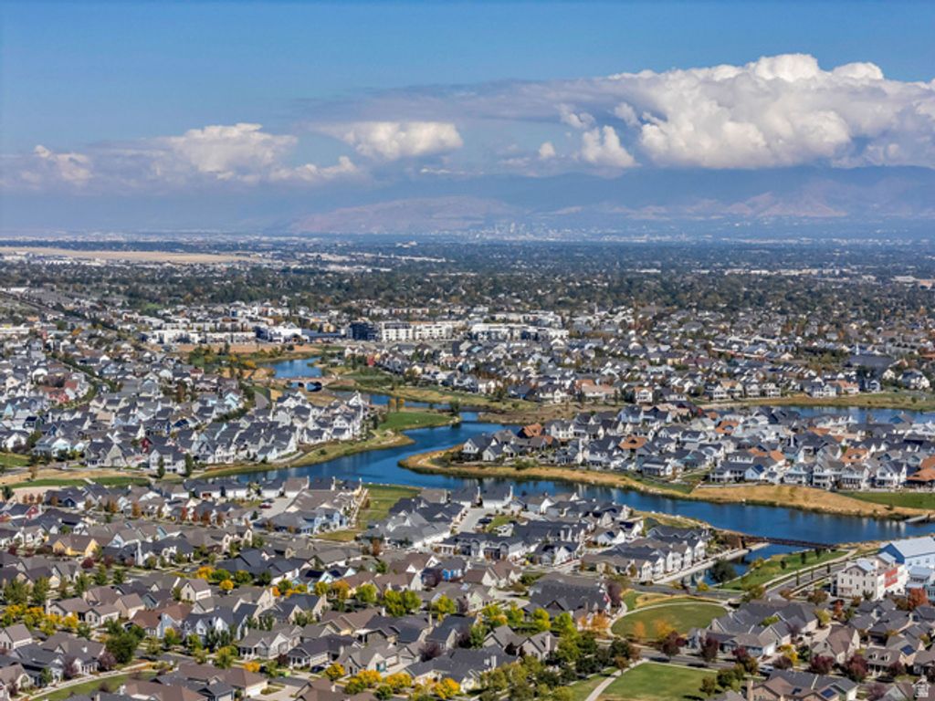 Image 21 of property listing at 5192 W BLACK TWIG DR #D306, South Jordan, UT 84009