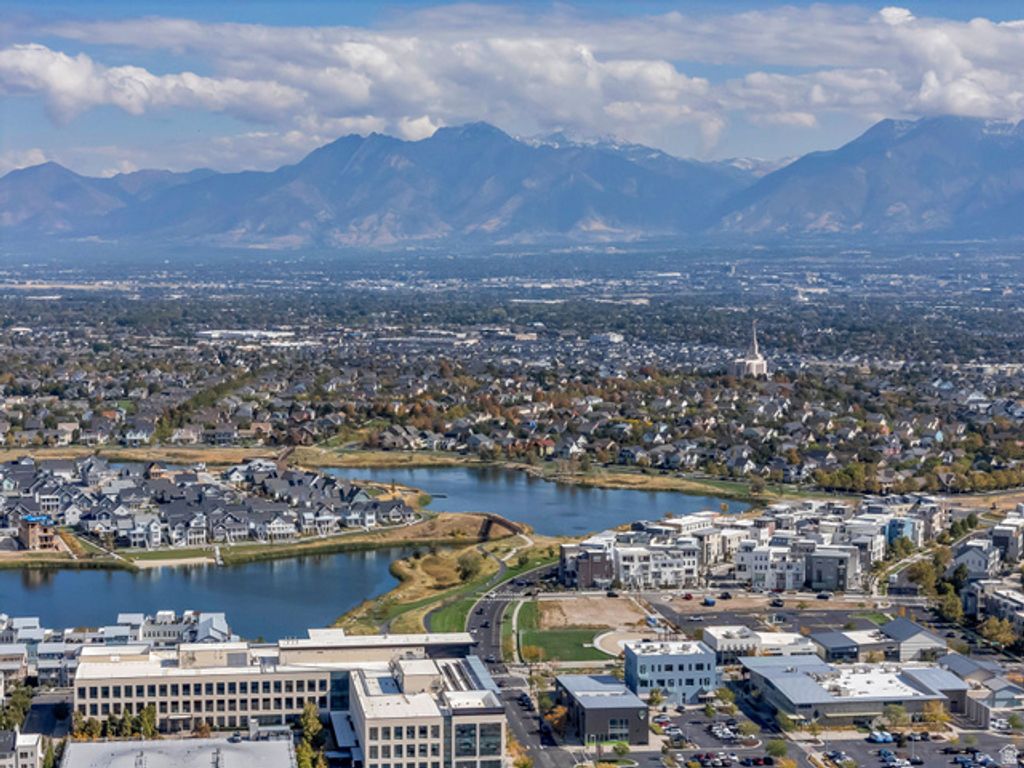 Image 22 of property listing at 5192 W BLACK TWIG DR #D306, South Jordan, UT 84009