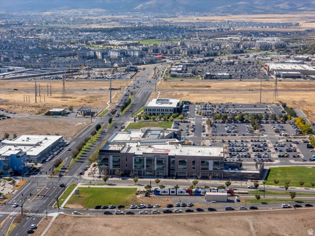 Image 23 of property listing at 5192 W BLACK TWIG DR #D306, South Jordan, UT 84009