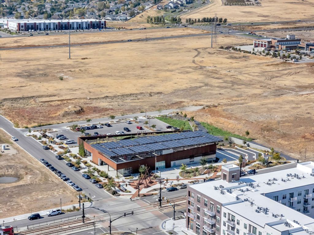 Image 24 of property listing at 5192 W BLACK TWIG DR #D306, South Jordan, UT 84009