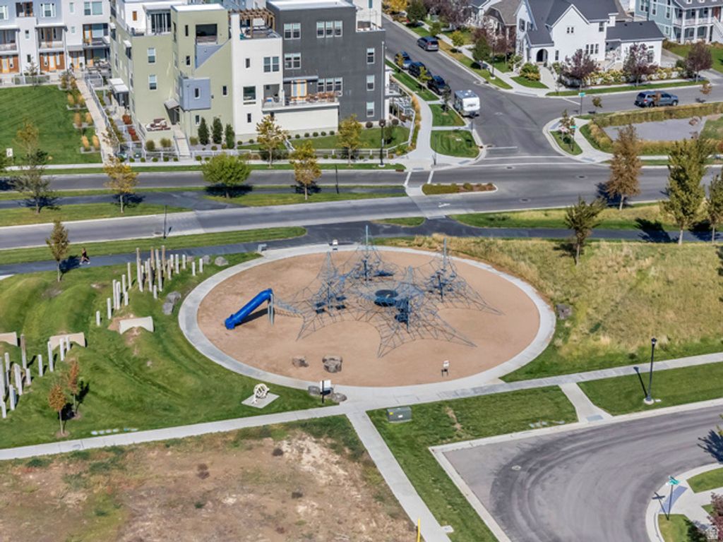 Image 25 of property listing at 5192 W BLACK TWIG DR #D306, South Jordan, UT 84009