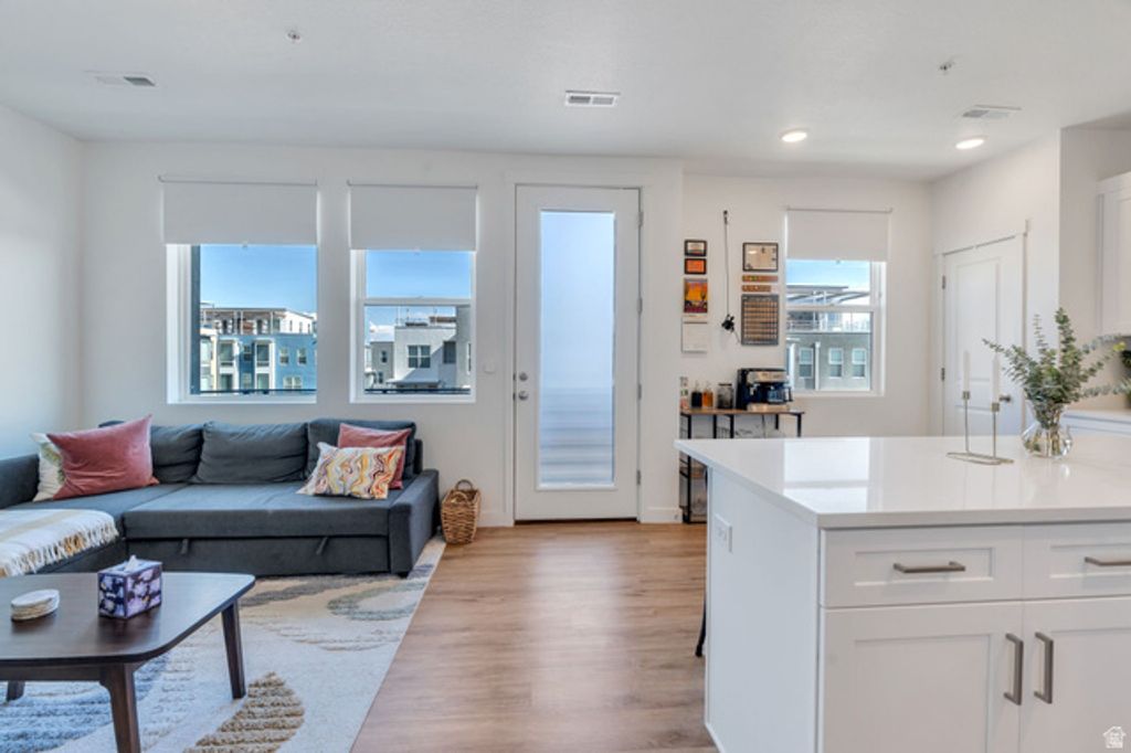 Image 6 of property listing at 5192 W BLACK TWIG DR #D306, South Jordan, UT 84009