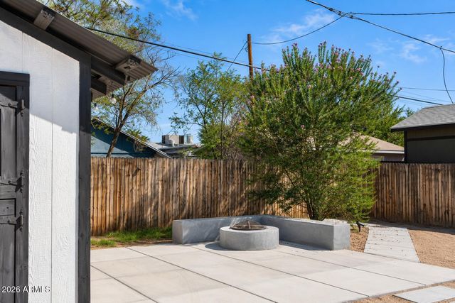 2333 N EDGEMERE Street, Phoenix, AZ 85006
