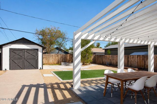2333 N EDGEMERE Street, Phoenix, AZ 85006