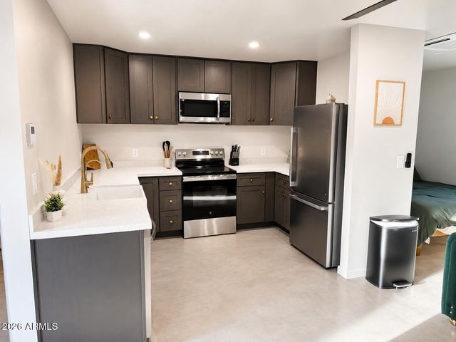 2333 N EDGEMERE Street, Phoenix, AZ 85006