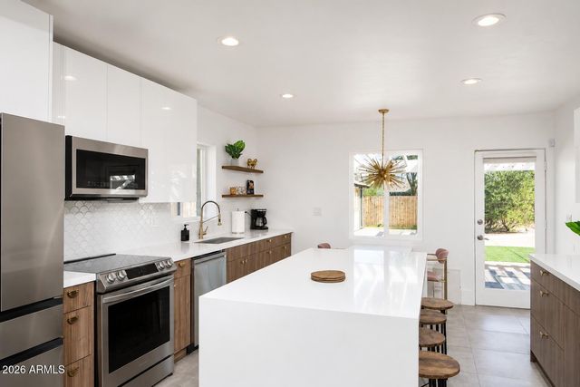 2333 N EDGEMERE Street, Phoenix, AZ 85006