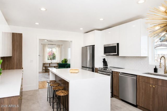2333 N EDGEMERE Street, Phoenix, AZ 85006