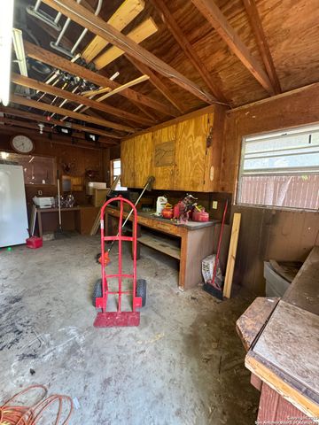 363 William, Pearsall, TX 78061