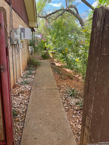 363 William, Pearsall, TX 78061