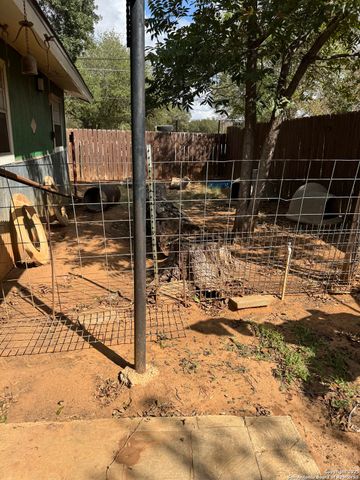 363 William, Pearsall, TX 78061